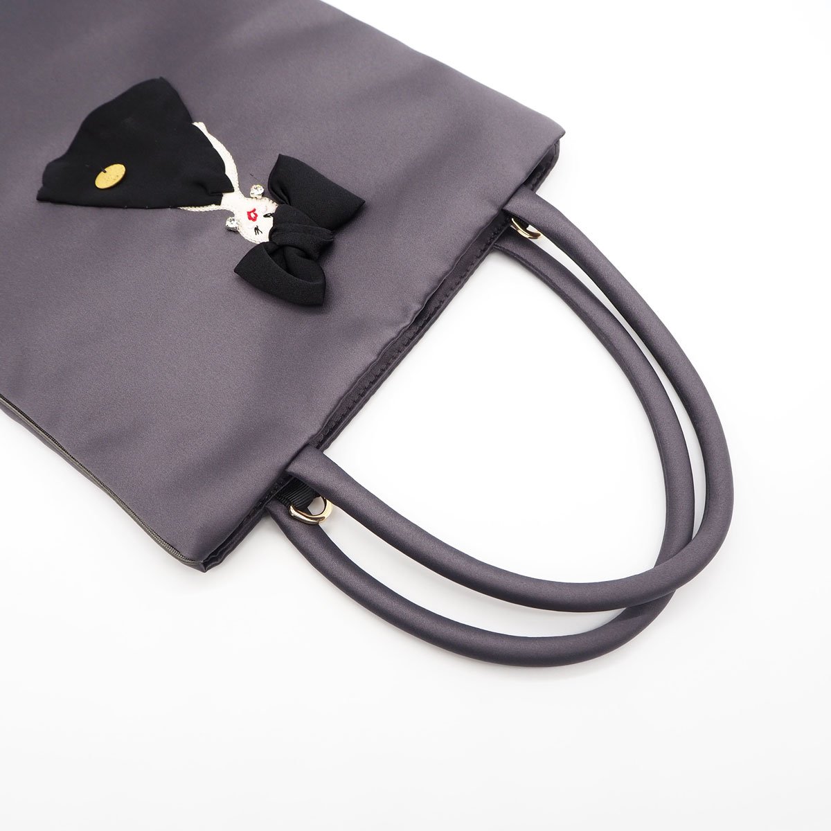 Demodee デモデ　アップリケサテントートバッグ　(DOLL-GREY) Demodee デモデ アップリケサテントートバッグ (DOLL-GREY