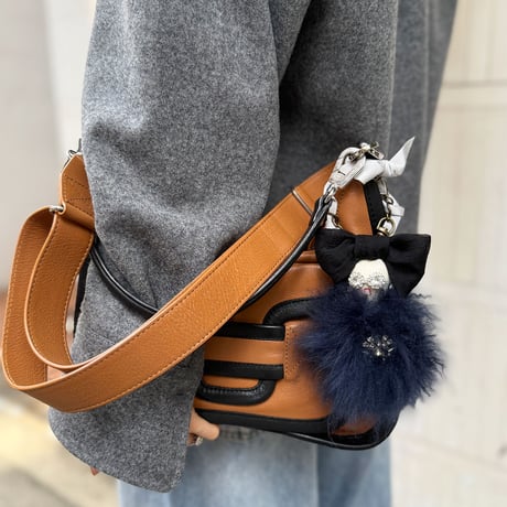 ひまわり様 demodeeチャーム 赤いリボンの 子 黒猫ちゃん付