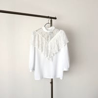 White lace collar blouse