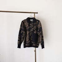 Geometric print knit pull