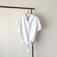 White waist ribbon blouse