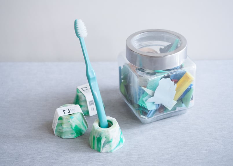 歯ブラシスタンド「緑」 【材料回収地域／長崎県小値賀島】 #8972