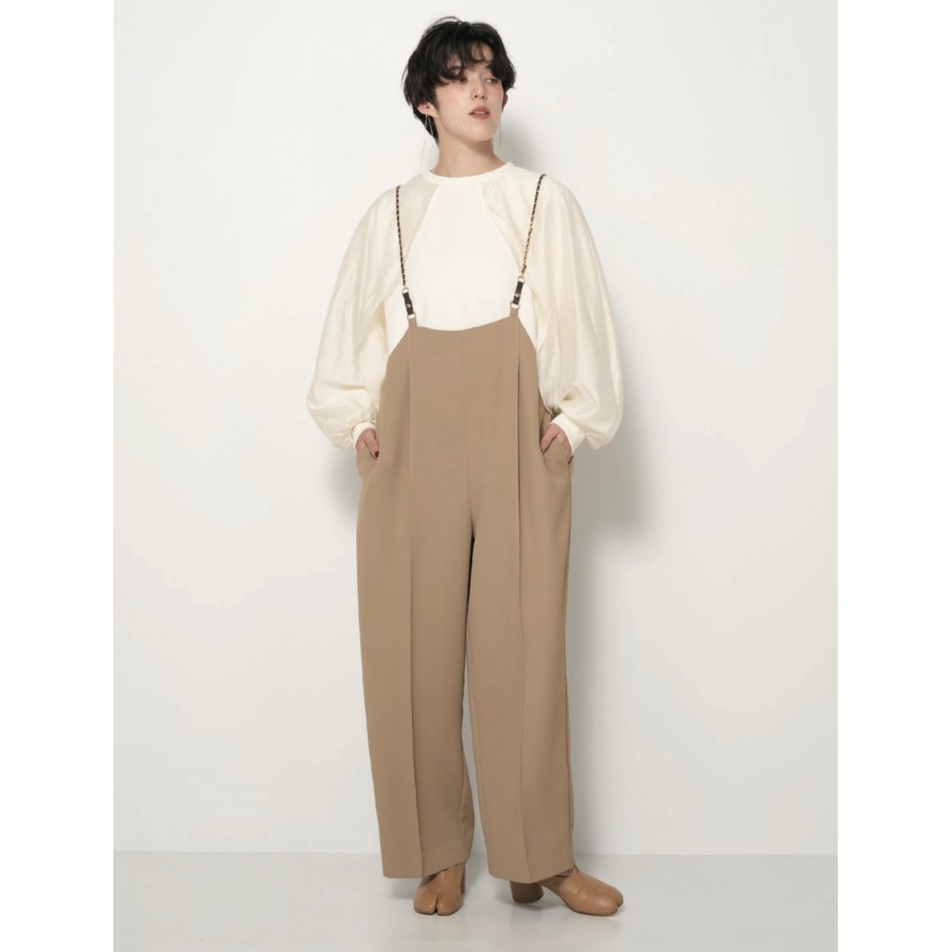 CHIGNON ✨サスペンダーPT✨新品ベージュ CHIGNON ✨サスペンダーPT✨新品ベージュ