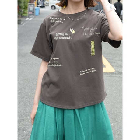 【 ROSIEE 】　レタリングプリントTシャツ