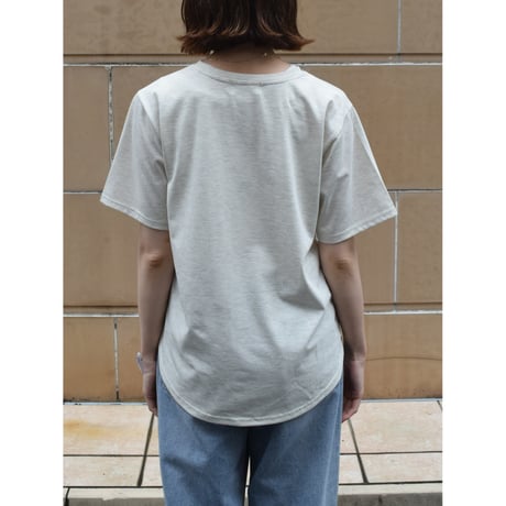 【 ROSIEE 】　レタリングプリントTシャツ