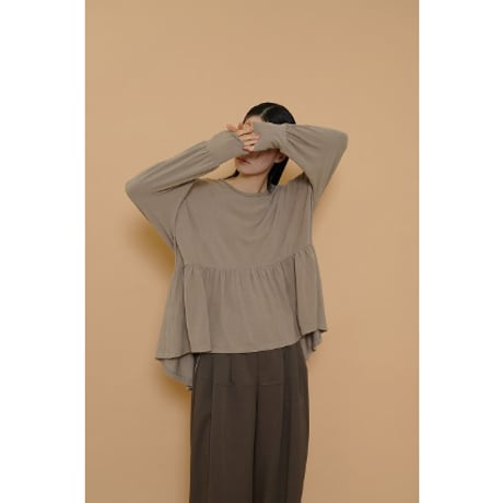 新品 今期シアントウキョウ2025秋冬バックギャザーロゴプリント長袖T