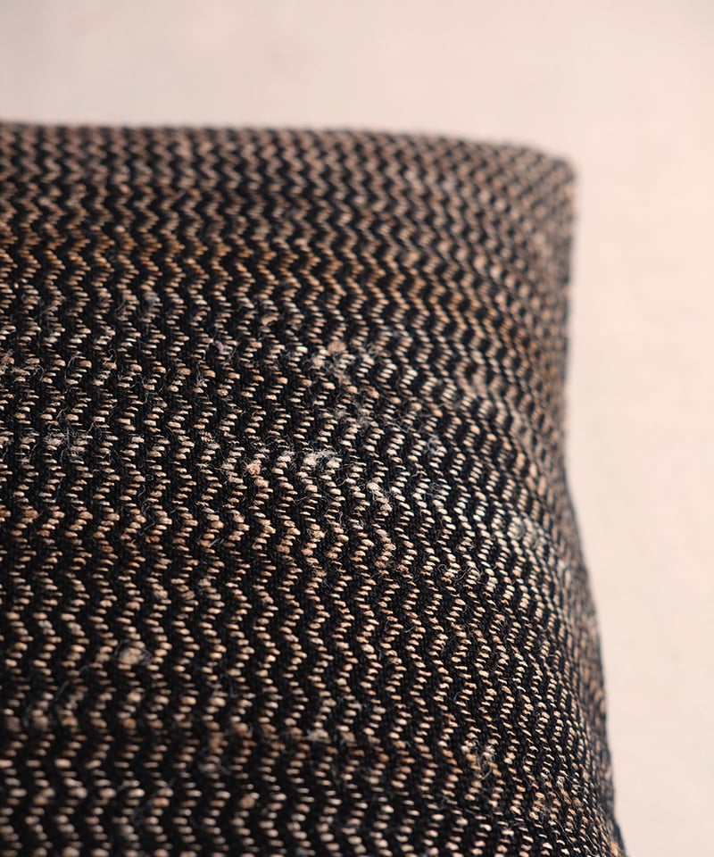 クッション 小布綴り 黒 4柄 40cm角 中綿付き 8808B | MAKI TEXTILE