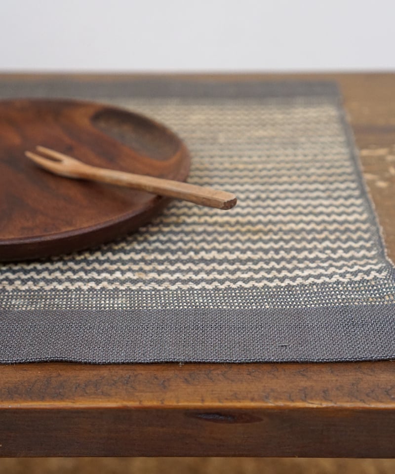 ティーマット 小布綴り グレー 5柄 8570G | MAKI TEXTILE STUDIO ティーマット 小布綴り グレー 5柄 8570G | MAKI TEXTILE STUDIO