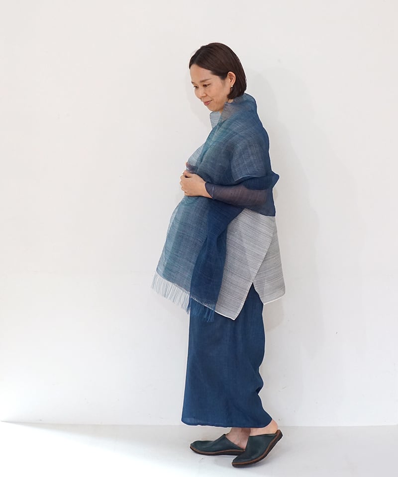 ストール 薄羽 ランダム格子 藍 1230DB | MAKI TEXTILE STUDIO