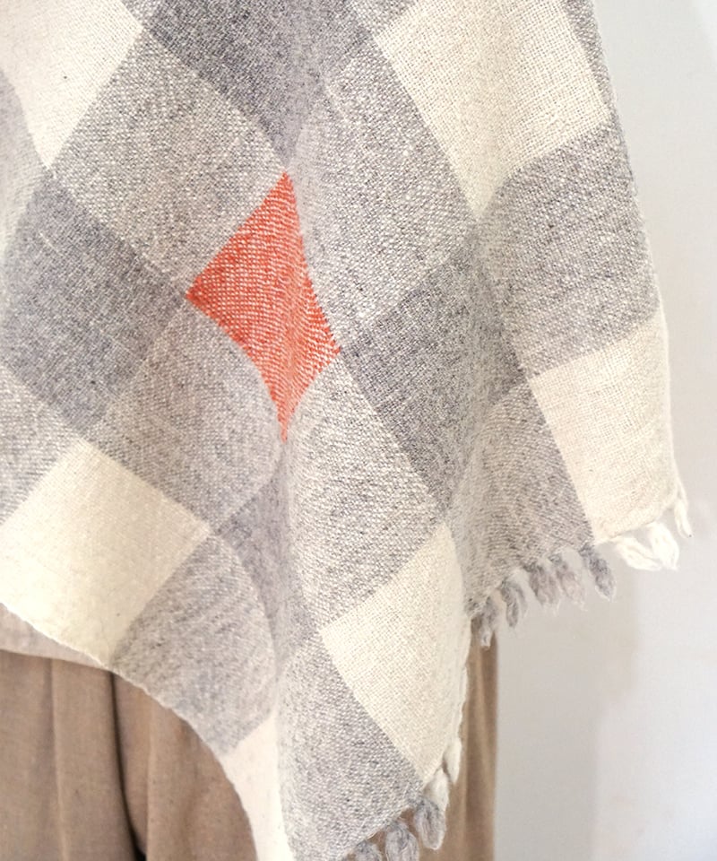 ぼんぼん かけ布 格子 白&グレー&茜 5006WG | MAKI TEXTILE STUD