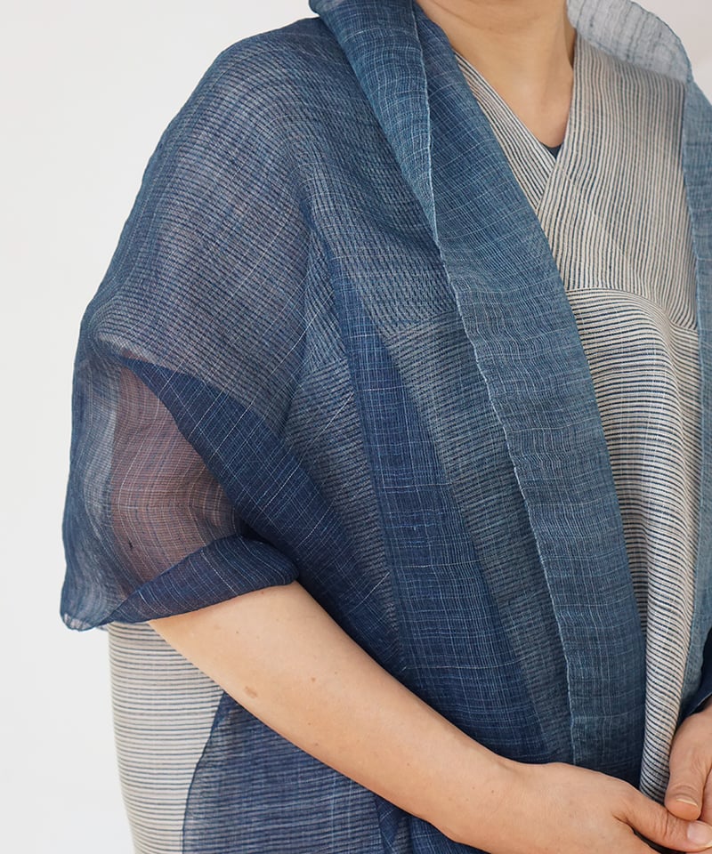 ストール 薄羽 ランダム格子 藍 1230DB | MAKI TEXTILE STUDIO