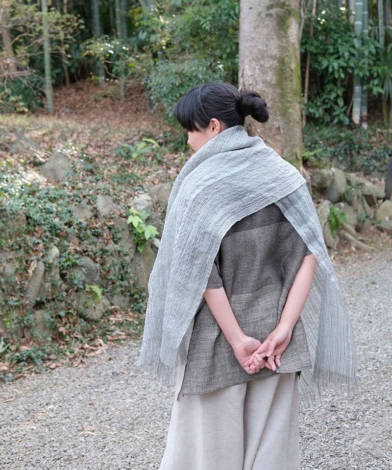 真木テキスタイル かけ布 腰巻き ストール 手紡ぎ 手織り 草木染- 