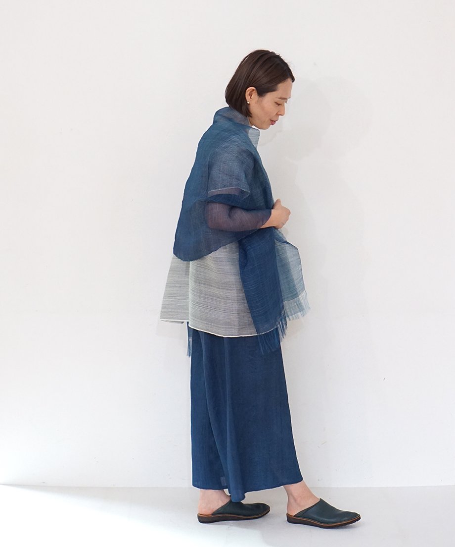 ストール 薄羽 ランダム格子 藍 1230DB | MAKI TEXTILE STUDIO