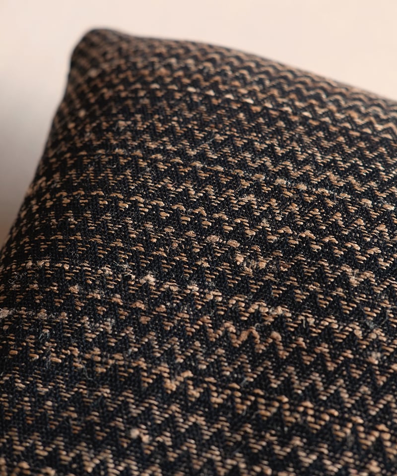 クッション 小布綴り 黒 4柄 40cm角 中綿付き 8808B | MAKI