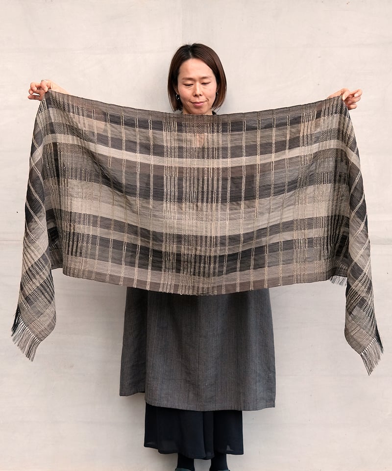 ストール シャディ 黒 2710B | MAKI TEXTILE STUDIO online ストール シャディ 黒 2710B | MAKI TEXTILE STUDIO online