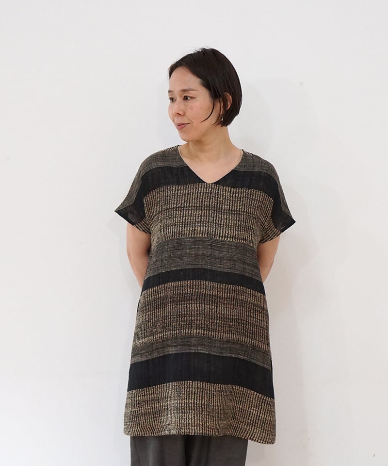 ブラウス フレンチVネック ウネミックス 黒 6164UngB | MAKI