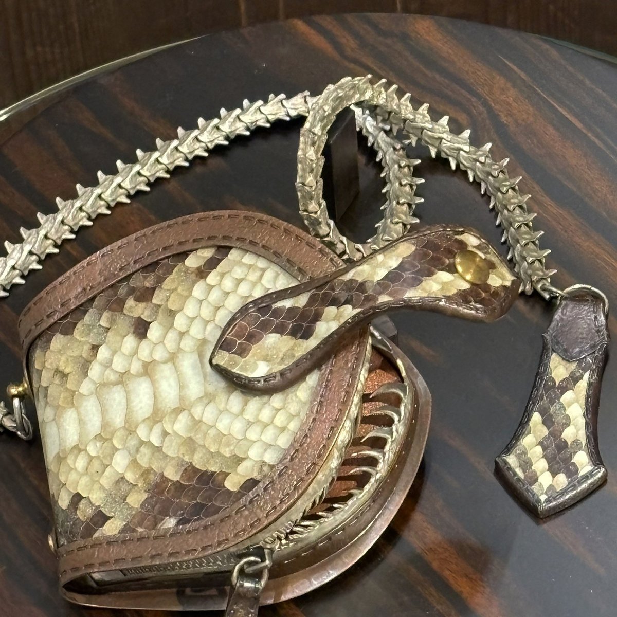 中国古美術・古い純銅・純手作り・宝石をモザイク招財蛇の飾り ・書道品・風水開運 中国古美術・古い純銅・純手作り・宝石をモザイク招財蛇の飾り