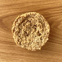 まんげつ（2枚入り）−栄養価の高いごまとオーツ麦がたっぷり！