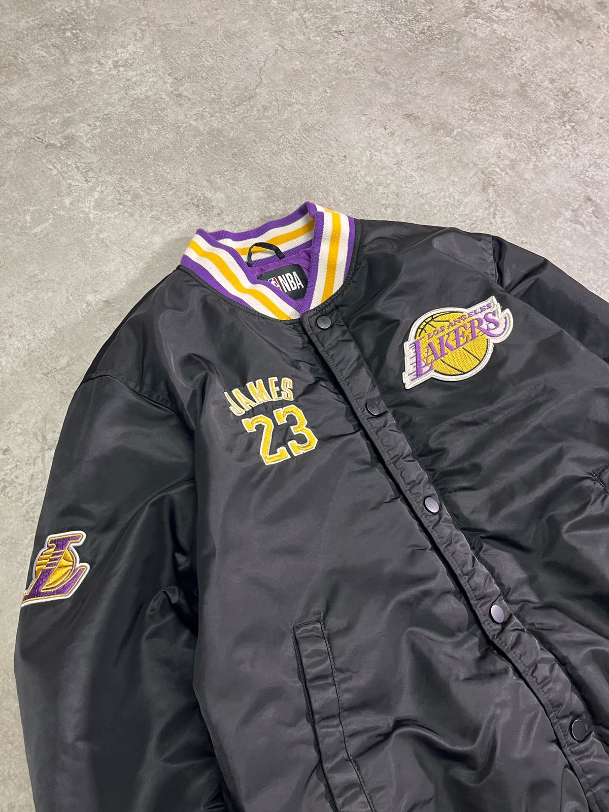 NBA ロサンゼルス・レイカーズ レブロン・ジェームズ #23 スタジャン