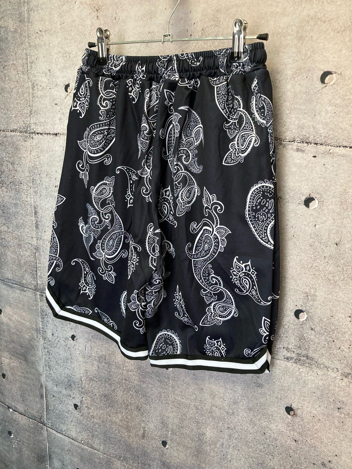 白黒2点セット ペイズリー柄 バスケットボールパンツ Lサイズ 白黒2点セット ペイズリー柄 バスケットボールパンツ Lサイズ