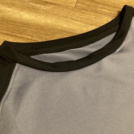 ラグランスリーブ　プレイ　Tシャツ　グレー×ブラック