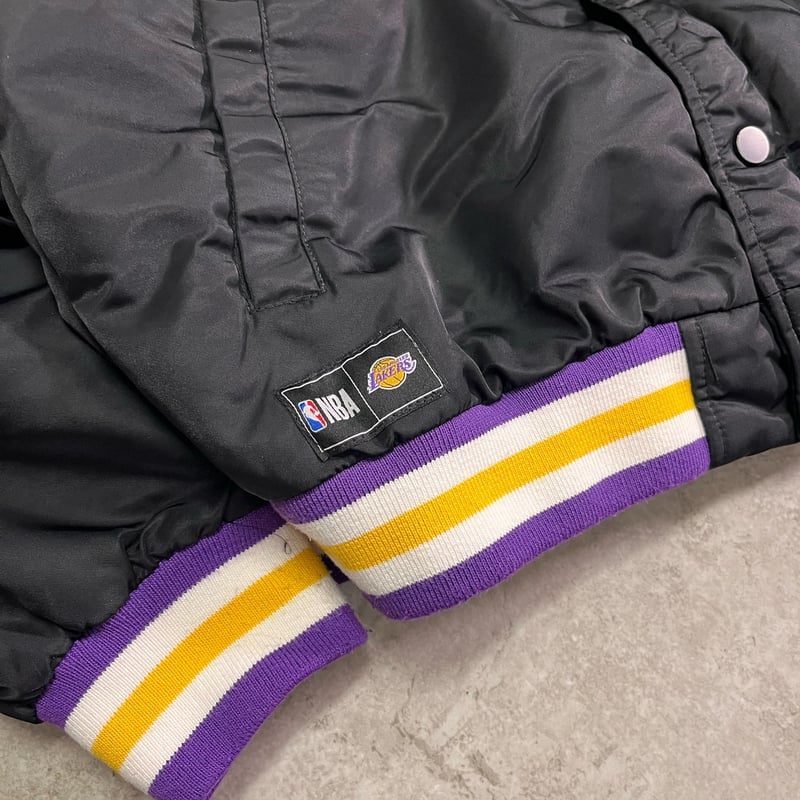 NBA ロサンゼルス・レイカーズ レブロン・ジェームズ #23 スタジャン