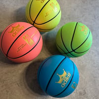 【snsで話題沸騰】暗闇で光るバスケットボール　glow in the dark　basketball