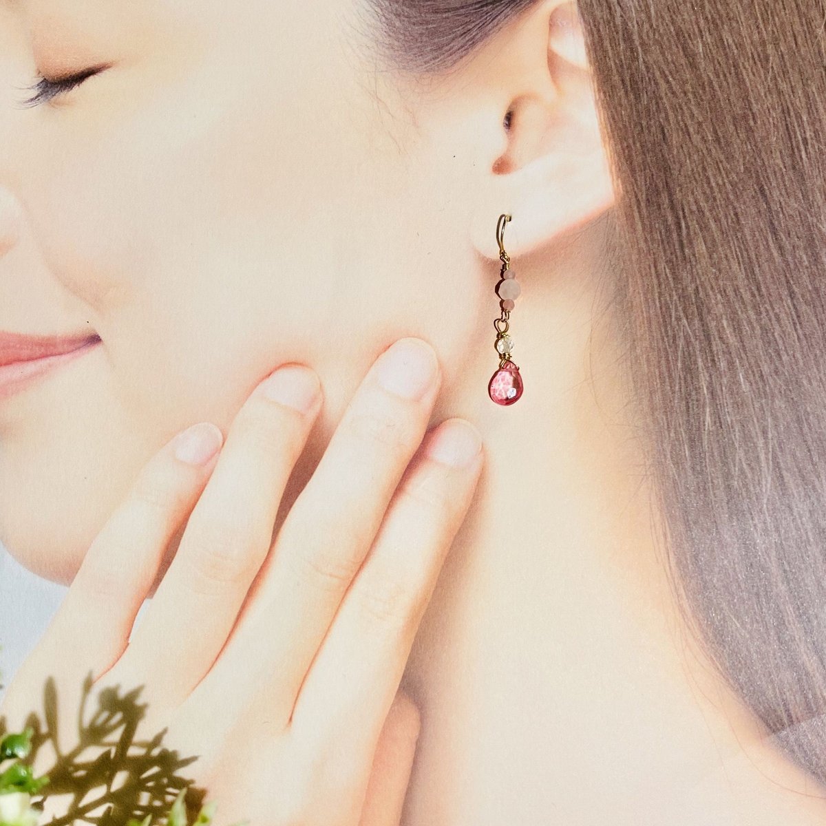 現品限り✿　クリスタルクォーツ＆ピンクトパーズ　14Kgfピアス 煌めいて揺れるピンクトパーズ のピアス | art*craft