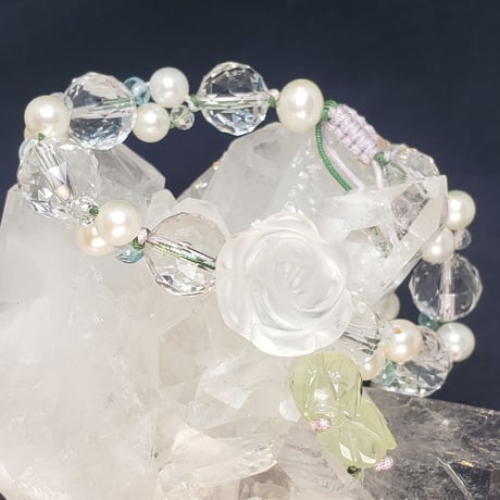 水晶お花彫り<プレナイトチューリップ>　組紐ブレスレット