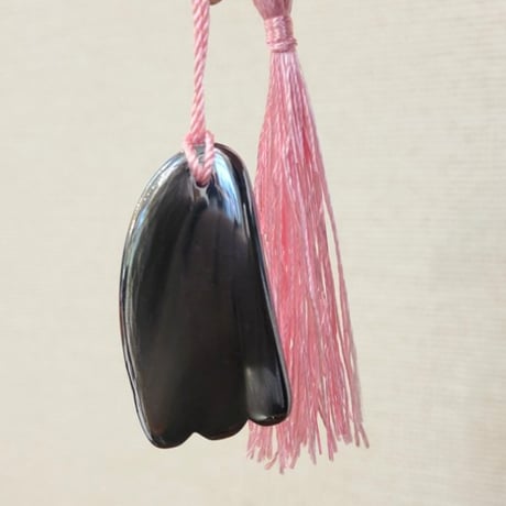 テラヘルツ鉱石　ちょこっとカッサプレート　『 テラケア®️カッサ ミニ 』タッセルバージョン  美容・たるみ・顔首頭マッサージ・ワンちゃんにも！定価¥5,500