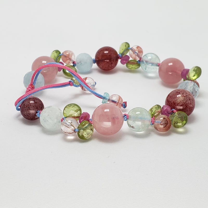 ローズクォーツとアクアマリンのカラフル組紐ブレスレット | 厳選