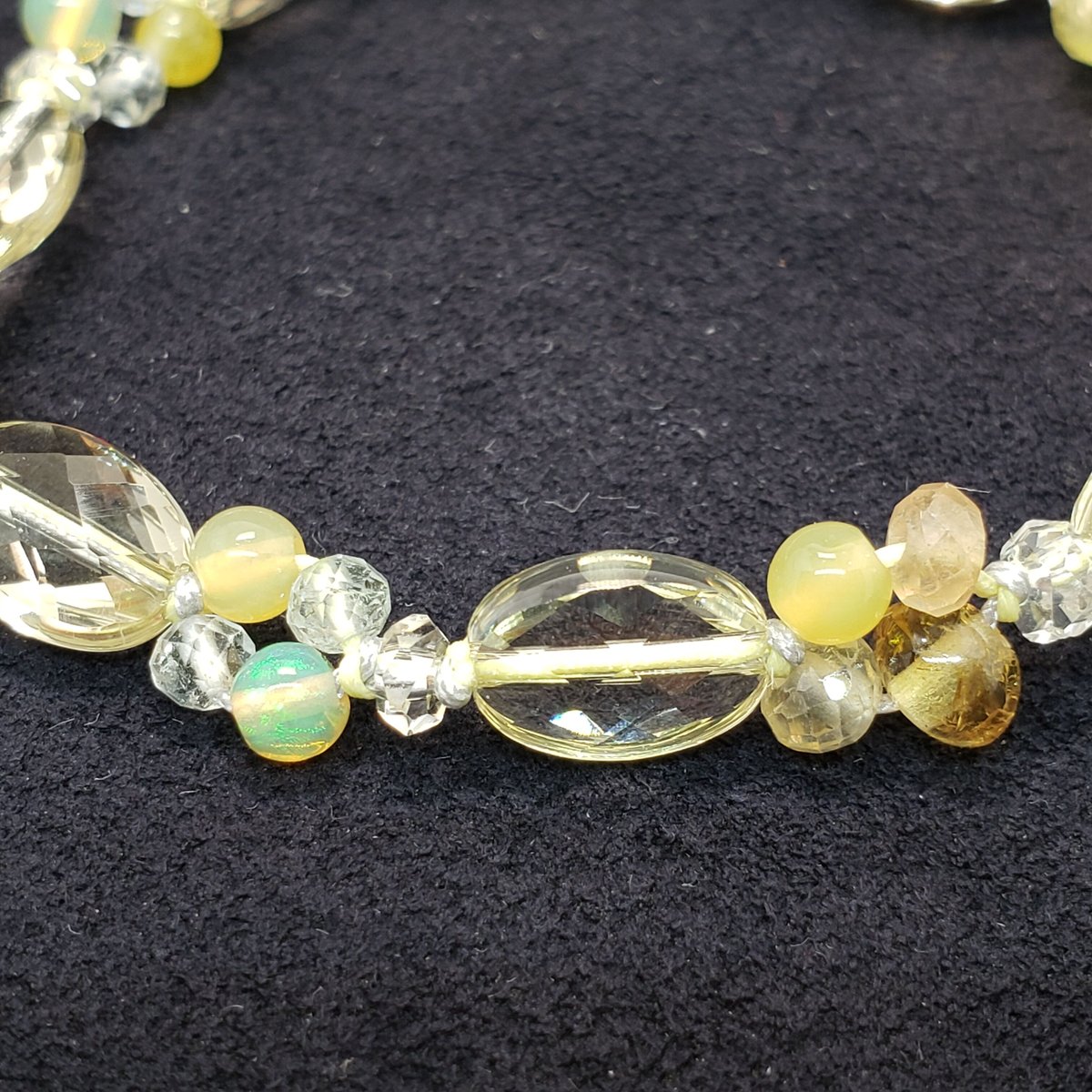 イエローサファイアとレモンクォーツとオパールの組紐