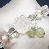 水晶お花彫り<プレナイトチューリップ>　組紐ブレスレット