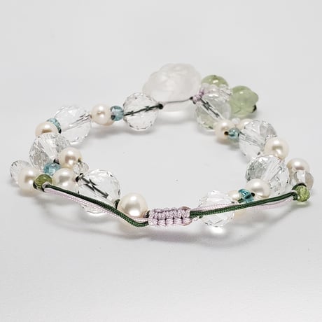水晶お花彫り<プレナイトチューリップ>　組紐ブレスレット