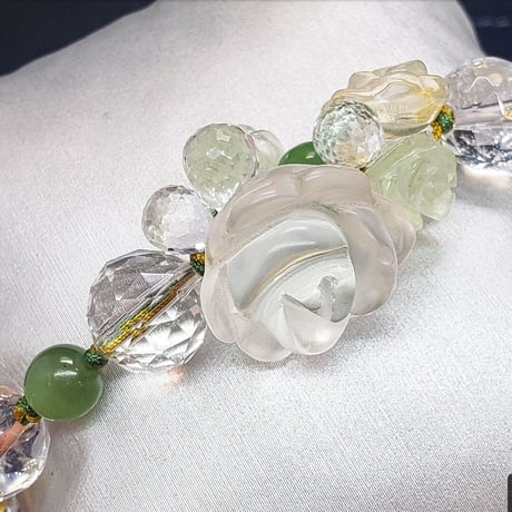 水晶バラ彫りブーケ<プレナイト・シトリン薔薇>組紐ブレスレット