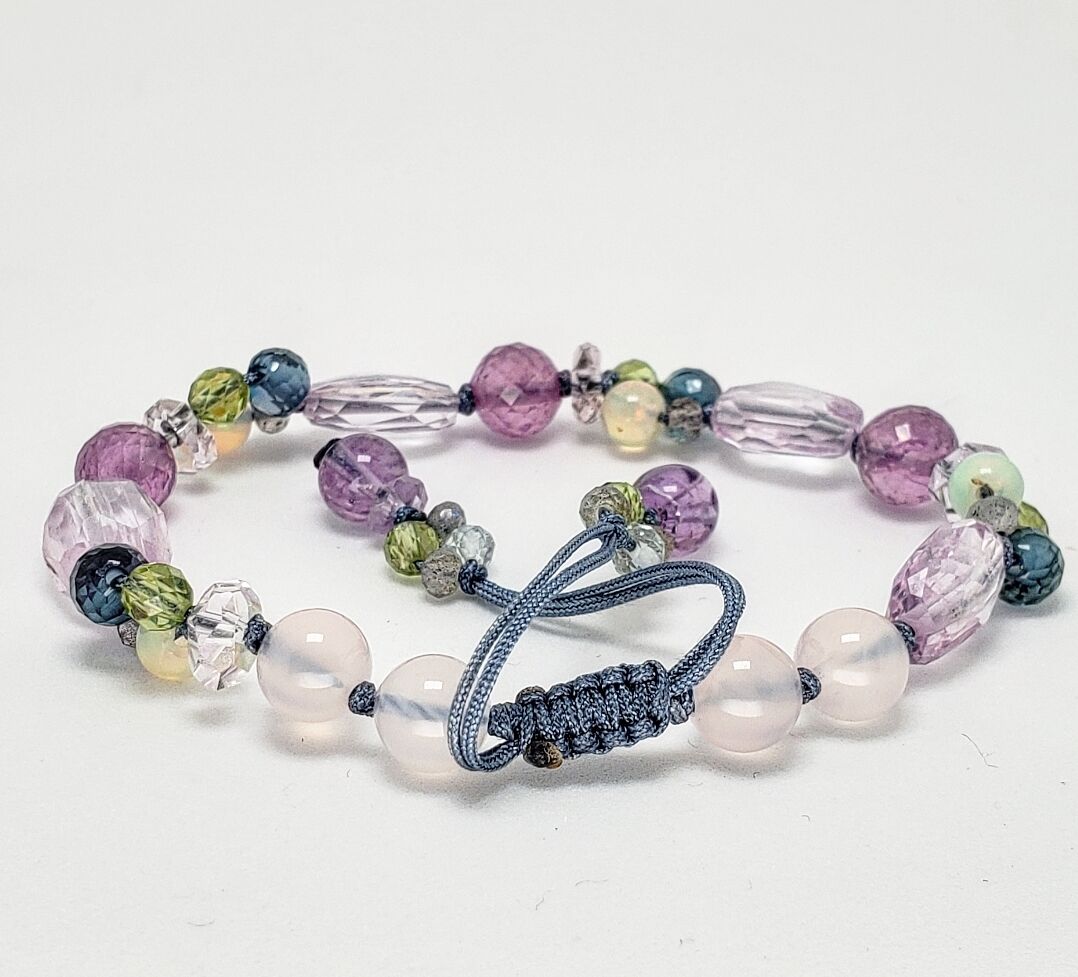 クンツァイトとピンクサファイアの組紐ブレスレット | 厳選天然石組紐