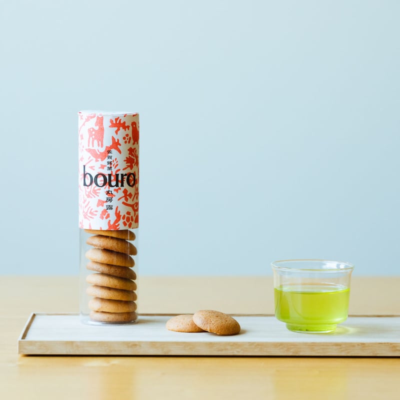 ギフト箱が読み物に！？】佐賀銘菓「bouro」と嬉野茶セット | OOMURAYA