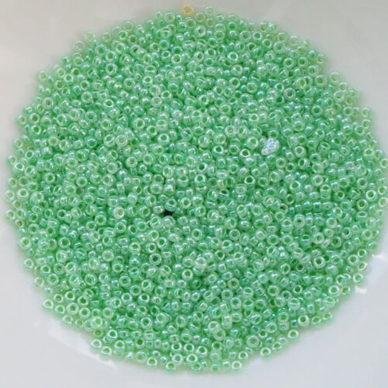 特小ビーズ バラパック 520 セイロン中染グリーン | ビーズショップ