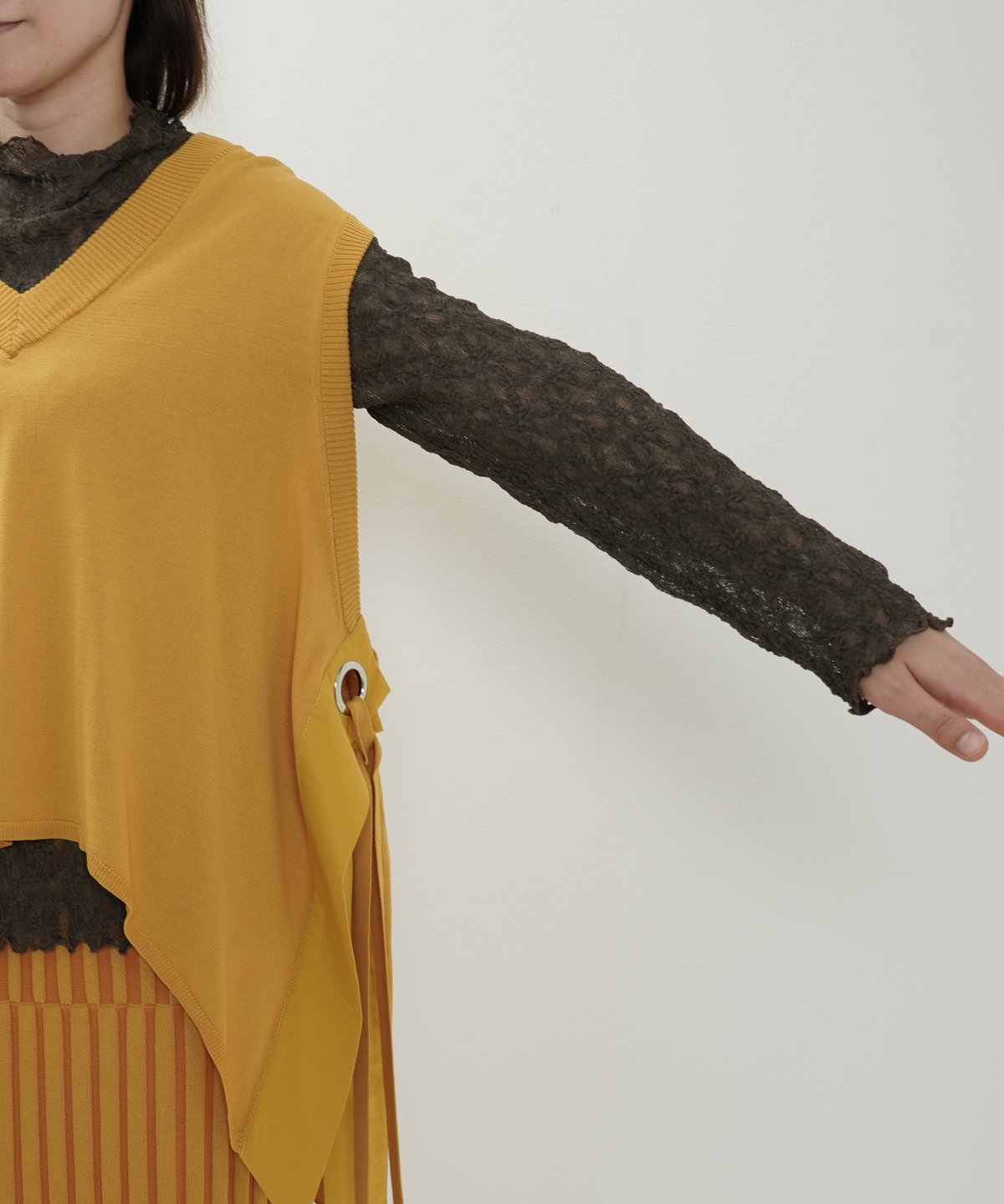 ストレッチ素材のVネックフレアドレス OPAQUE.CLIP ワンピース Vネックフィット＆フレアドレス