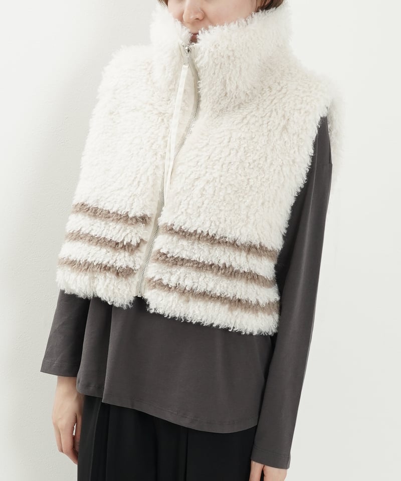 CLORE+ プードルベスト　チャコールグレー パッと目を惹くコーデの主役。ボリュームプードルフェイクファー