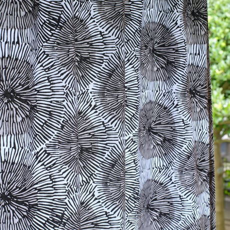 【フラットカーテン】Maskros Grey / 幅260cm(両開き) x 丈135cm / 納期2週間