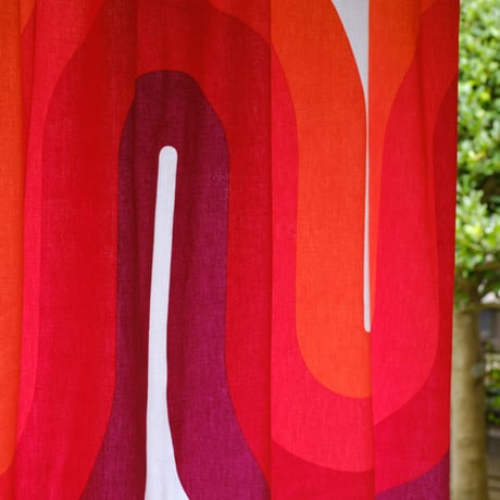 【フラットカーテン】Vision Red / 幅260cm(両開き) x 丈178cm / 納期2週間