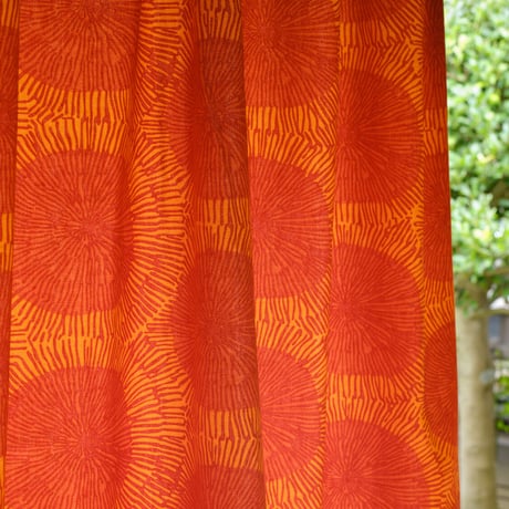 【フラットカーテン】Maskros Orange / 幅260cm(両開き) x 丈200cm / 納期2週間
