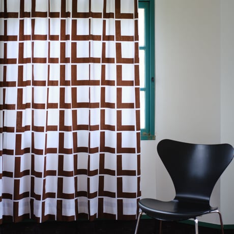 【フラットカーテン】Linie Brown / 幅260cm(両開き) x 丈178cm / 納期2週間