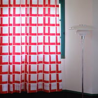 【フラットカーテン】Linie Red / 幅260cm(両開き) x 丈178cm / 納期2週間