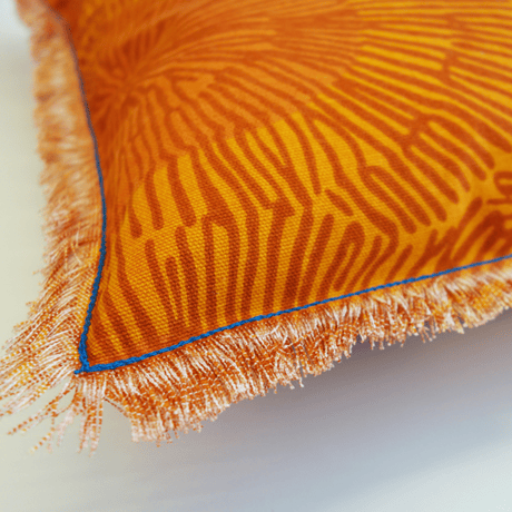 Maskros Orange クッションカバー (45cm x 45cm)
