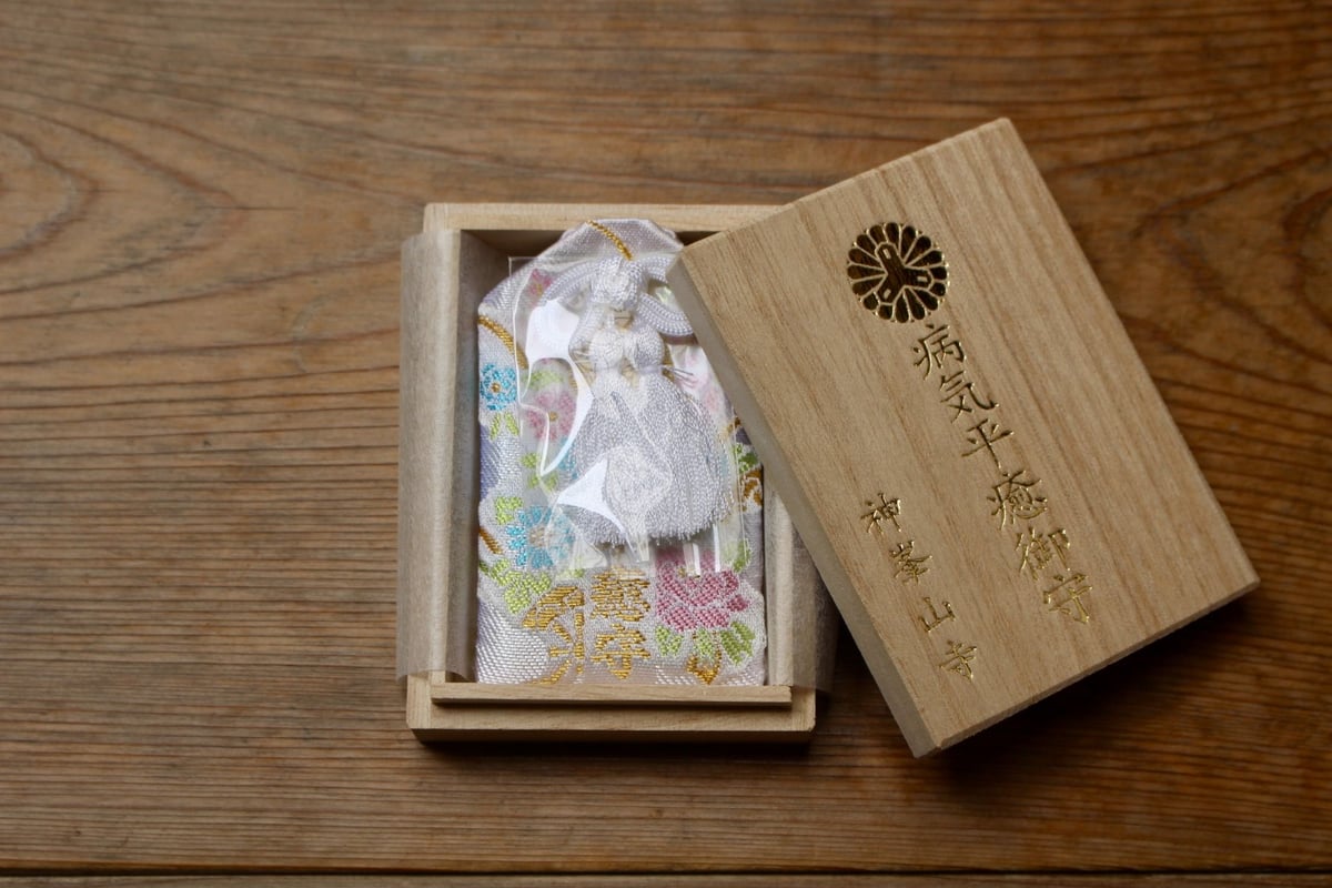 病気平癒の 神石 病気平癒・身体健康千代紙札☆7寸札☆｜白崎八幡宮