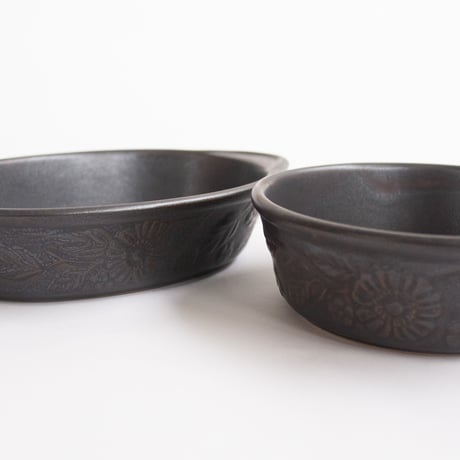 マーガレット柄 耐熱グラタン皿 栗茶(錆釉) 全2種