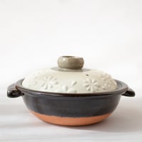土鍋　花柄   8号/9号　白/濃茶 (粉引/天目釉)