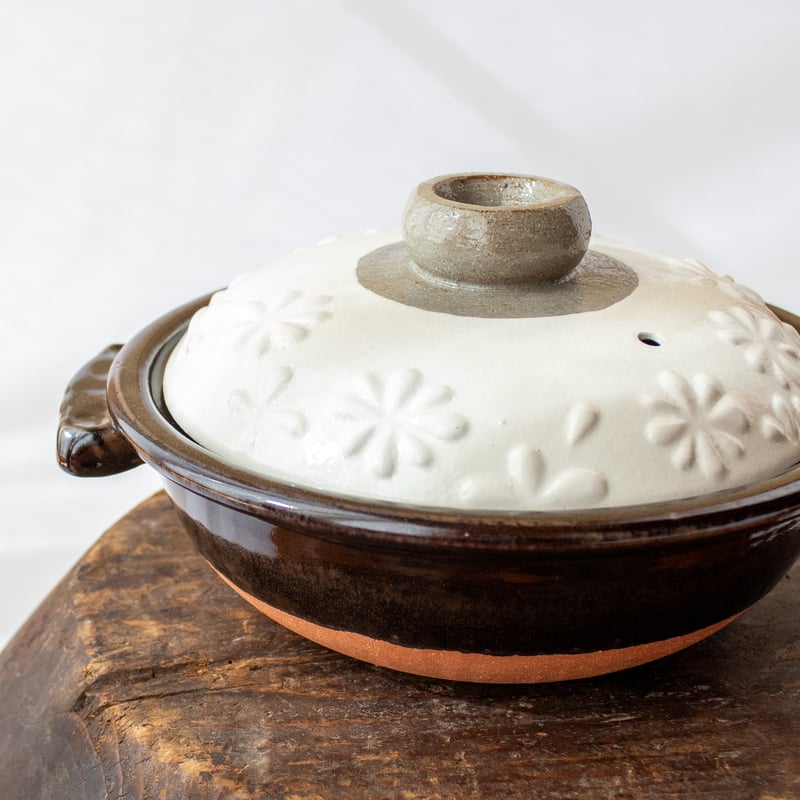 土鍋 花柄 8号/9号 白/濃茶 (粉引/天目釉) | 光泉窯 -kosengama-